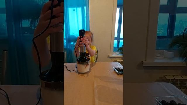 Молочный шоколадный коктейль смотреть онлайн