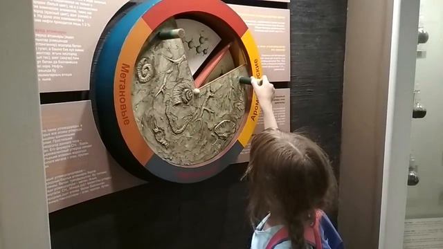 Казанский кремль. Дети гуляют по кремлю и посещают музеи Казани. смотреть онлайн