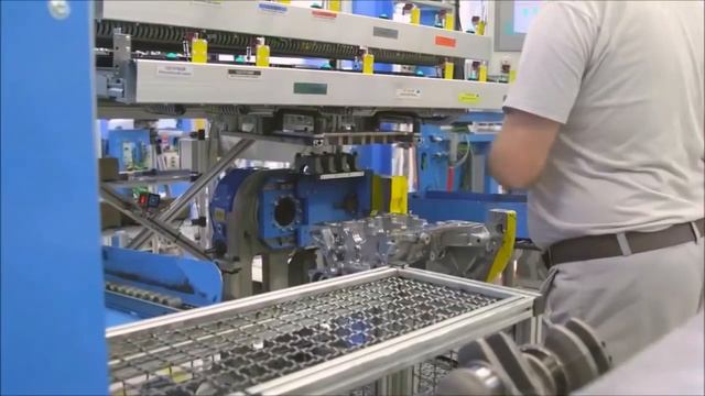 Так собирают Вашу ДАЧИЯ ДАСТЕР.Assembling Car DACIA DUSTER