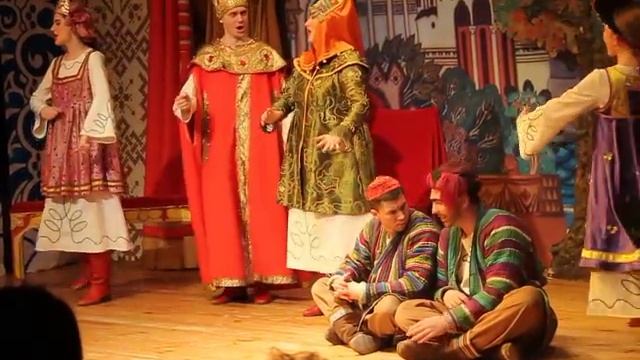 В чешуе, как жар горя, 33 богатыря. Сказка о царе Салтане смотреть онлайн