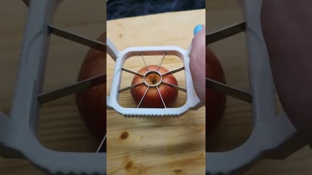 Как порезать яблоко! # SHORTS.