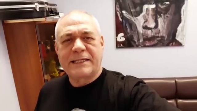 Флаг России над собором в Солсбери смотреть онлайн