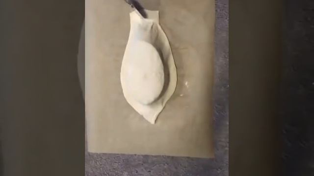 Рыба в слоеном тесте ? в виде рыбки на шпинатной подушке - Рецепт #Shorts смотреть онлайн