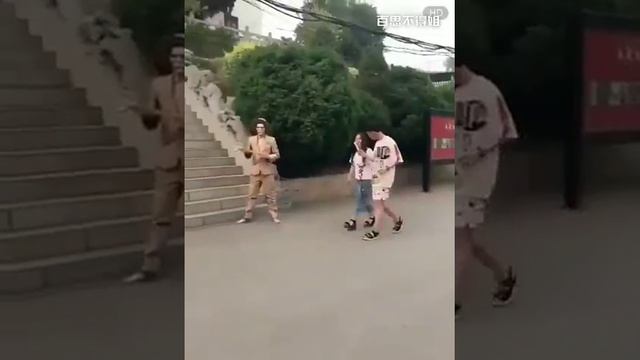 Посмотрите! Очень смешно. смотреть онлайн