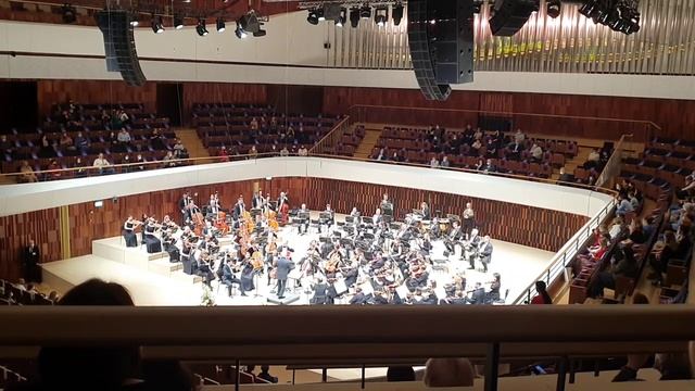 И. Брамс "Венгерский танец №5". НФОР под управлением Владимира Спивакова в к/з Зарядье 08.10.2021 г смотреть онлайн