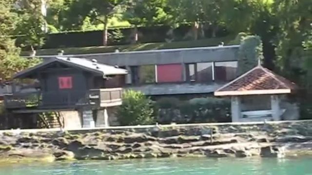 Queen Montreux Freddie Mercury - Boat Trip to the Lake House смотреть онлайн