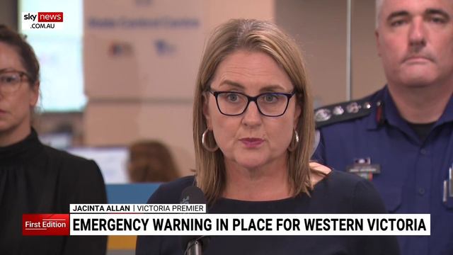 Thousands evacuated in Victoria as blaze spirals out-of-control смотреть онлайн