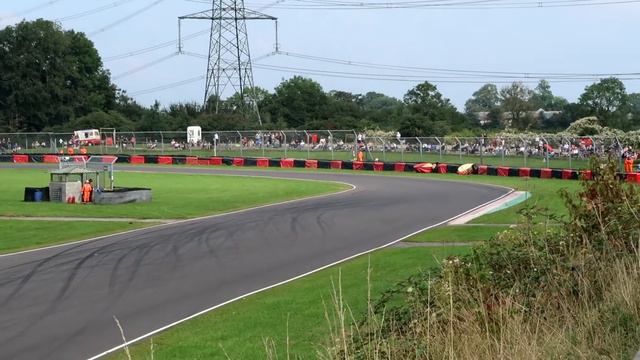 Track Attack - Peugeot 206 GTi Production Cup - Castle Combe - Race 1 смотреть онлайн