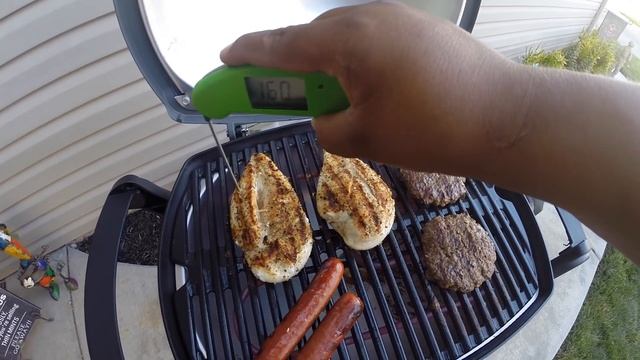 Cooking on the Weber Q 1400 смотреть онлайн