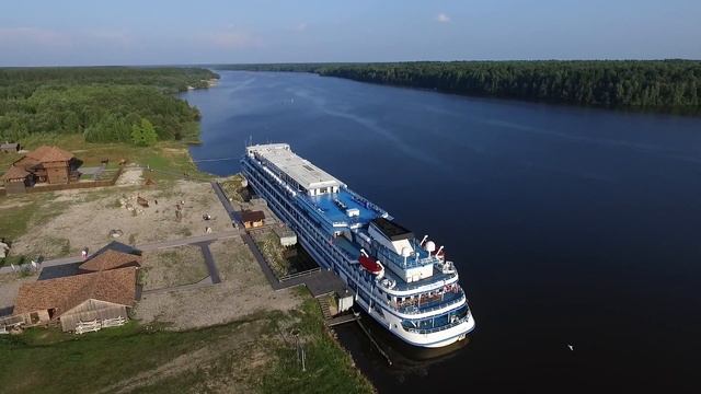 Теплоход "Княжна Анастасия" в Кузино на р. Шексна, облет смотреть онлайн