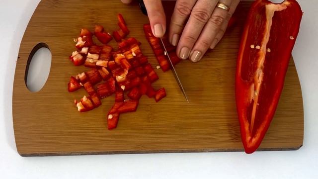 Arome îmbietoare într-un Bol De Ciorbă De Chiftele  Cu Legume Proaspete