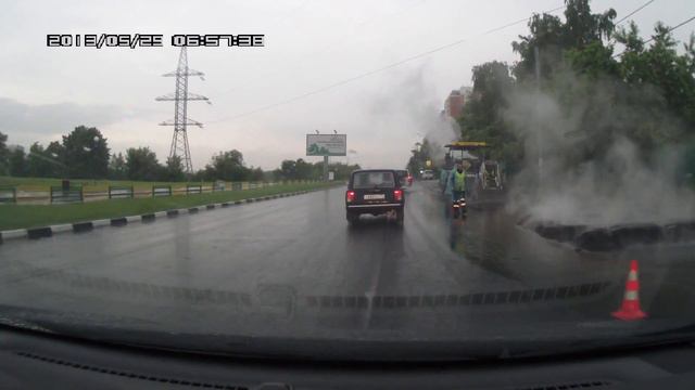 Асфальт укладывают прямо в лужу смотреть онлайн