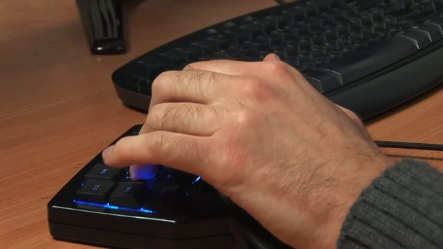 Видео-обзор игровой клавиатуры Razer Nostromo от ТехноПарк смотреть онлайн