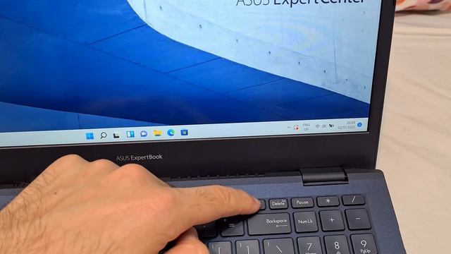 ASUS ExpertBook B2502CB (15.6" Laptop/Notebook, Unboxing, Review, Test) смотреть онлайн