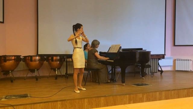 Анри Дютийе Сонатина (исп. Людмила Соловьёва) смотреть онлайн