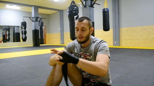 Как правильно заматывать боксерские бинты? смотреть онлайн