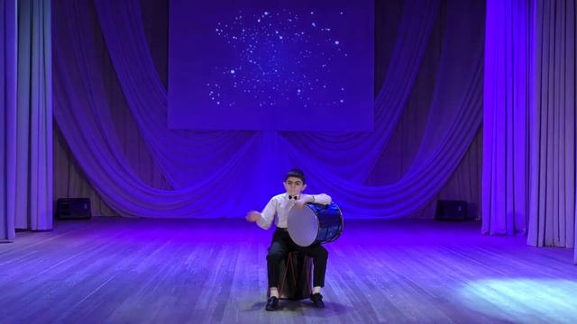 Тигран Петросян. Игра на дооле (армянский барабан) смотреть онлайн