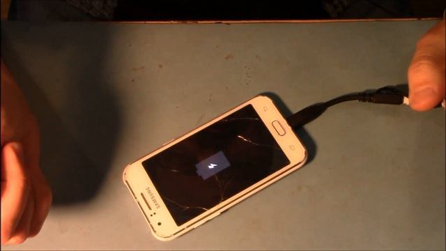 Samsung Galaxy J1. Не заряжается.