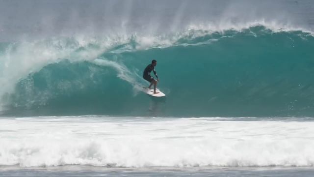 RAW DAYS | Desert Point, Lombok, Indonesia | One of the world's best left-hander barrel waves смотреть онлайн