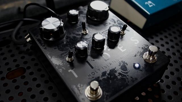 Holy Island Audio | Tides - Fuzzy Dirty Reverb Pedal смотреть онлайн