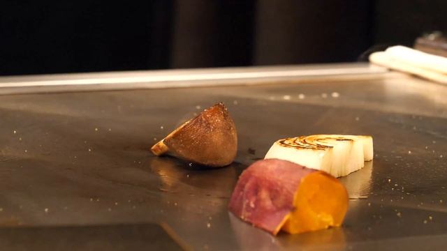 閑静な住宅街に佇む一軒家、オシャレな雰囲気満点の大人の隠れ家で鉄板焼きを堪能　鉄板焼 THE VILLAGE OSAKA　- 大阪市福島区 - смотреть онлайн