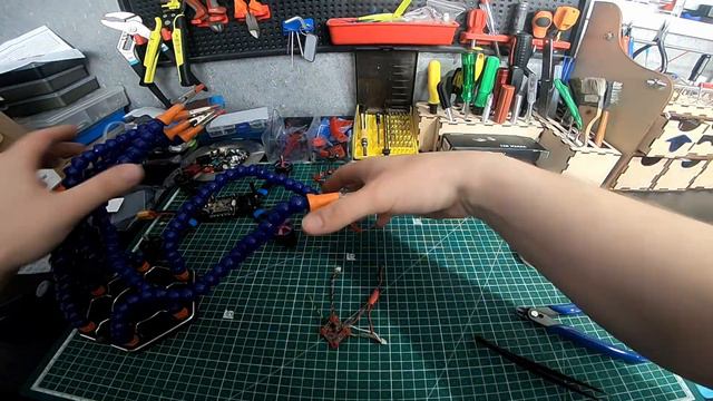 Сборка гоночного коптера с Caddx Vista смотреть онлайн