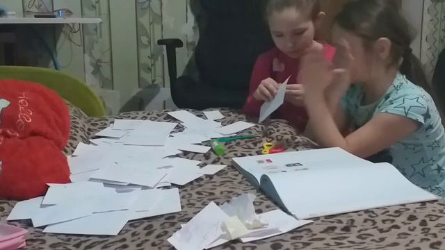 Распаковка конвертиков с сюрпризами смотреть онлайн