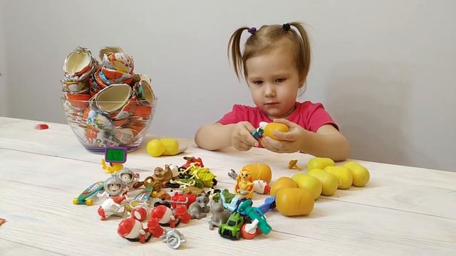 ВЛОГ МНОГО КИНДЕР СЮРПРИЗОВ * VLOG MANY KINDER end смотреть онлайн