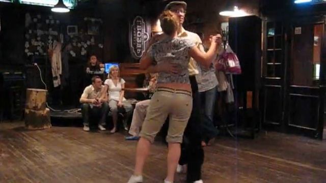 Соревнования по танцам в стиле swing в пивбаре "Гвоздь" смотреть онлайн