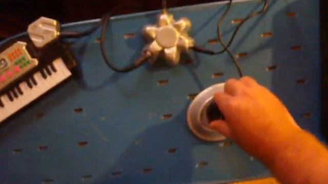 How to rock a miniature toy keyboard смотреть онлайн