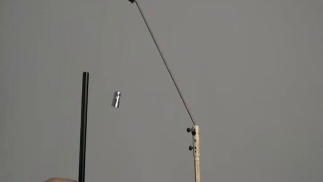 026 Взаимодействие проводника с заряженной палочкой смотреть онлайн