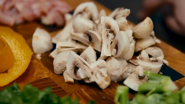 Удиви своих гостей: готовим ароматный и пикантный куриный вьетнамский кокосовый суп! смотреть онлайн