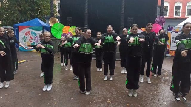 Выступление на дне Васильевского острова, Румянцевский сад. ABCeer, спортивный чирлидинг. смотреть онлайн