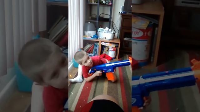Hudson Reviews Nerf Stuff! смотреть онлайн
