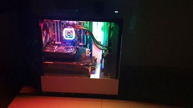 Cooler Master HAF full tower to NZXT 510i mid tower смотреть онлайн