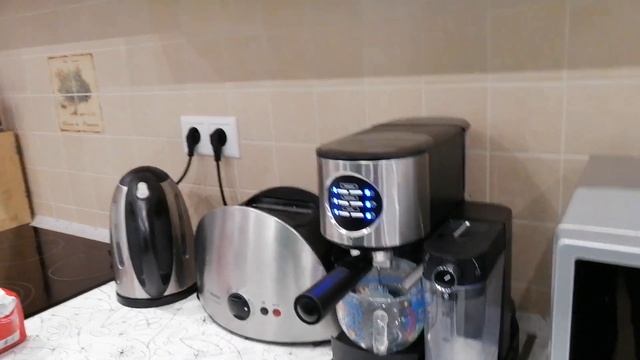 Лёгкое приготовление вкусного капучино! Обзор кофеварки рожковой Kitfort KT-703 смотреть онлайн