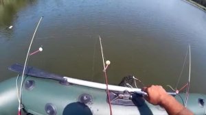 Ловля карася с лодки на пробку (соску)