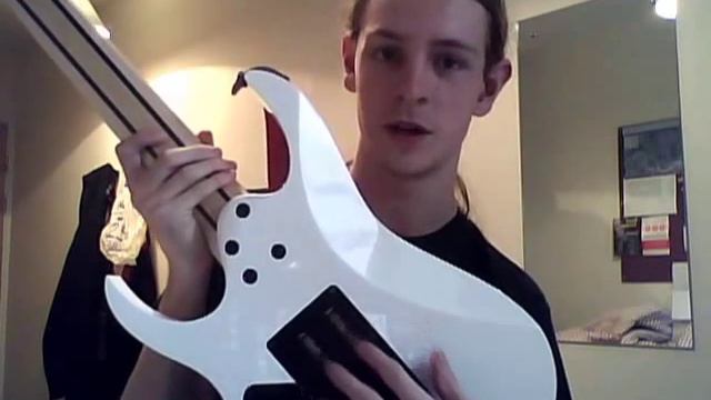 Iain 'GT' Davies - Ibanez RG1527 Galaxy White (Part 1: Specs) смотреть онлайн
