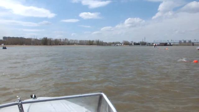 26.04.15г. г. Новосибирск холодовой заплыв через р.Обь в честь 70летия Победы в ВОВ. смотреть онлайн