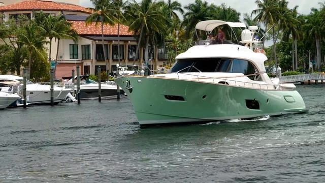 Tailing Backwards ! Tug Boat Pulling Monster Yacht ! (New River Boats) смотреть онлайн