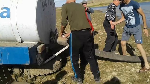 Зарыбление карпом сигалеткой озера плотина Покорное смотреть онлайн