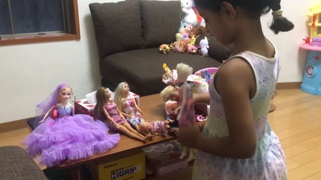 Elsa Sanah & Anna going to buy a car and doing karate!!! смотреть онлайн