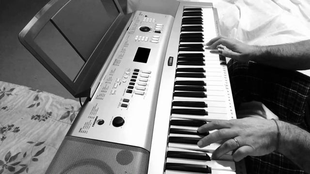 Владимир Маркин - Колокола (cover on Yamaha YPG235) смотреть онлайн