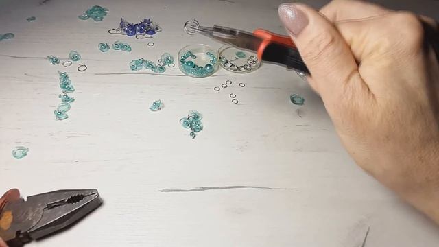 Серёжки из маленьких пластиковых цветочков смотреть онлайн