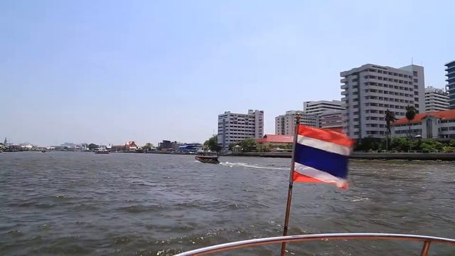 Катаясь по реке Чао Прайя Chao Phraya Бангкок смотреть онлайн