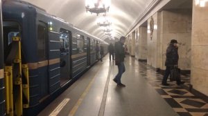 Ема-502 на станции «Нарвская»