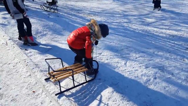 Первый снег в Крыму 3 декабря 2016г. Зимние забавы санки, снеговик и отличная погода. 克里米亞 смотреть онлайн