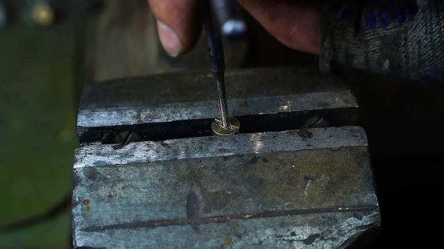 Трубка, которая стреляет шариками от подшипников. DIY a tube shooting balls from a bearing смотреть онлайн