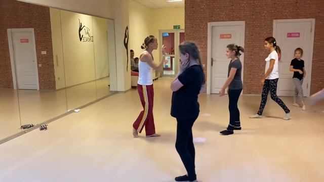 Абонемент ЭкоТелоРетрит. Урок джаз модерн смотреть онлайн