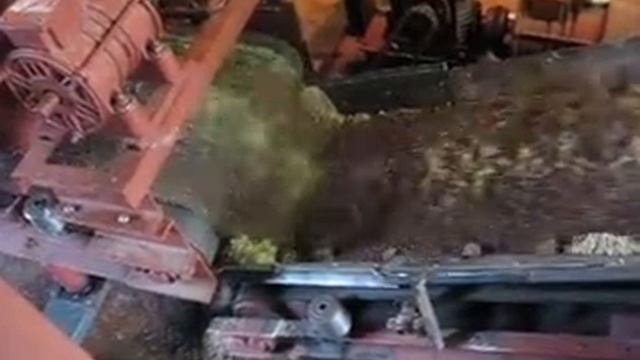 Подача инертных из дозатора в смеситель смотреть онлайн